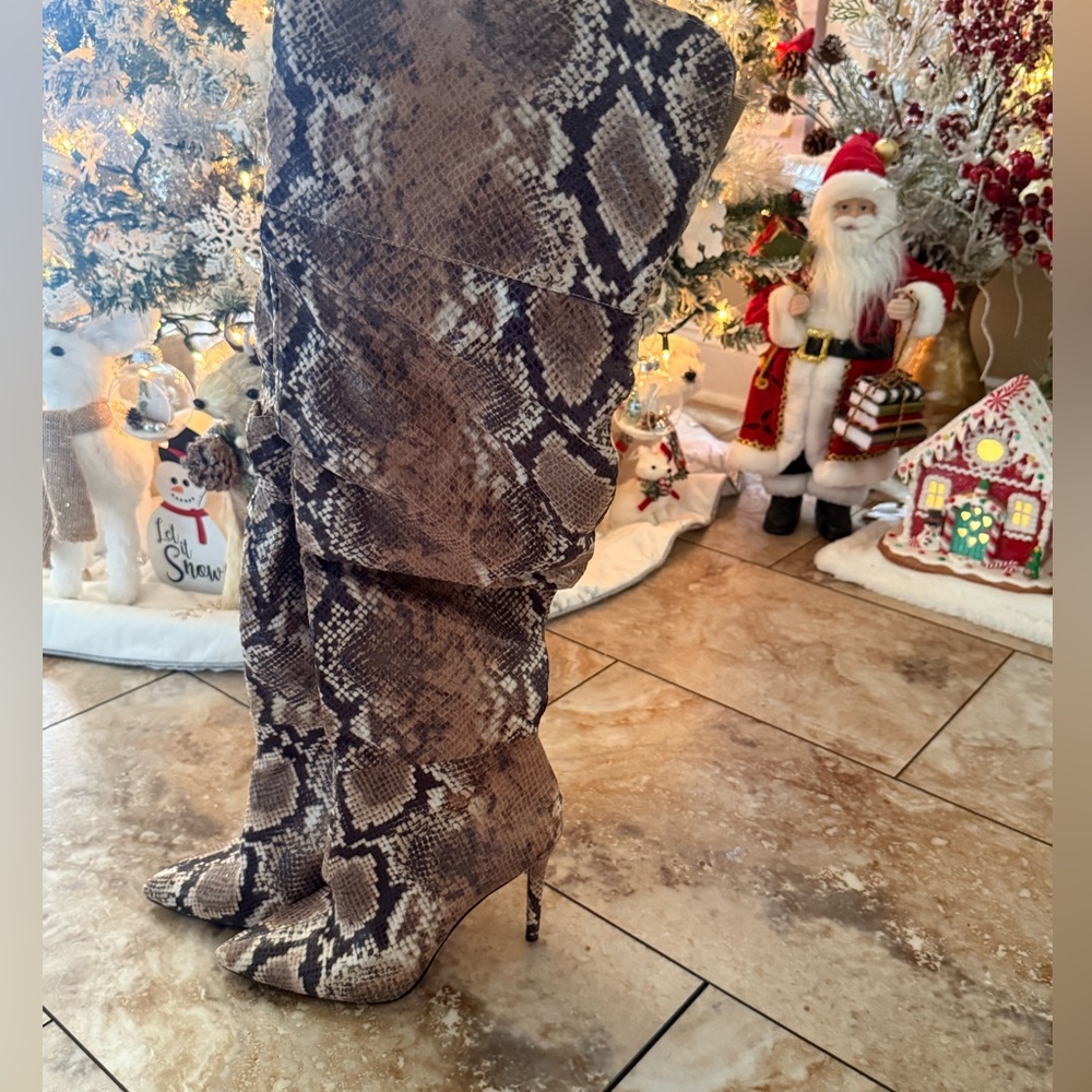 Jessica Simpson Loury Over the Knee OTK Stilletto Snake
Print Boots Site 8 - Picture 7 of 10